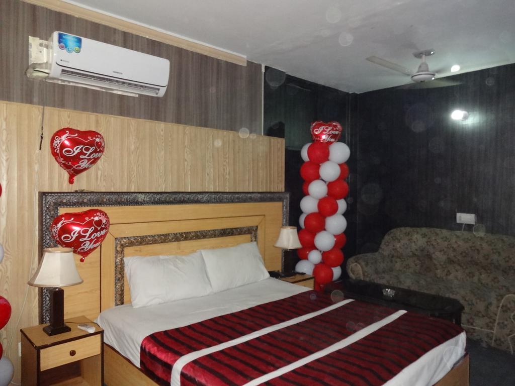 Safari Hotel Upper Mall Lahore Ruang foto