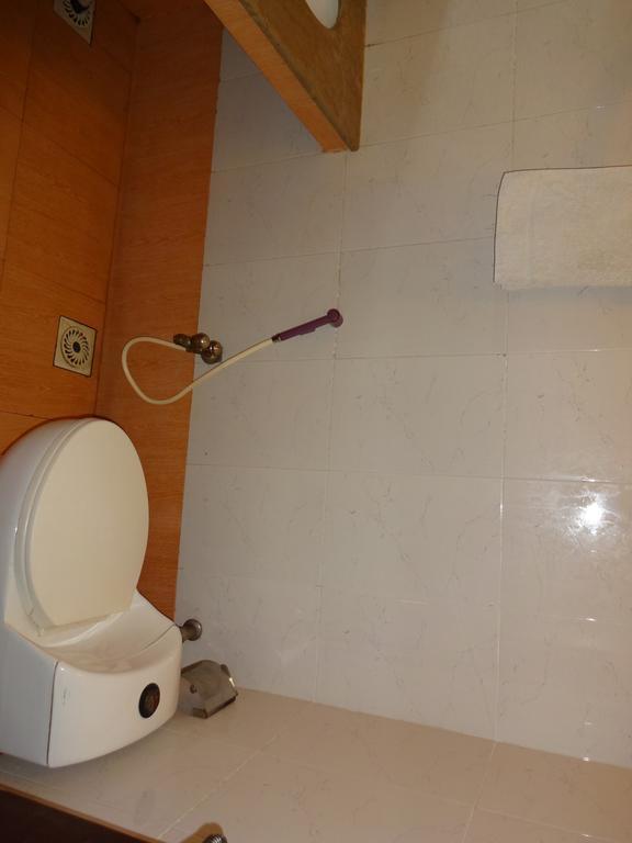 Safari Hotel Upper Mall Lahore Ruang foto
