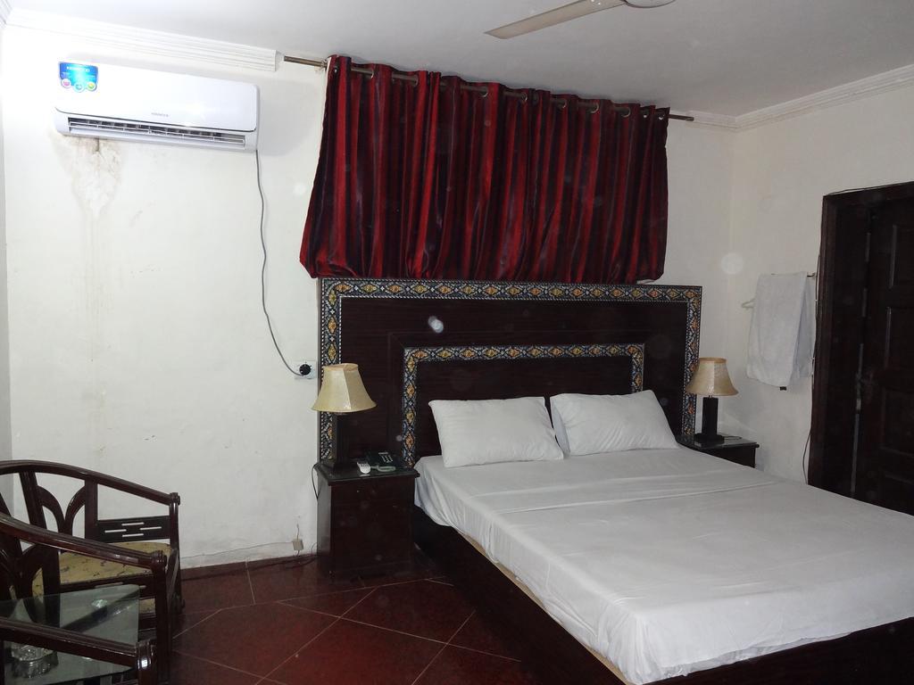 Safari Hotel Upper Mall Lahore Bagian luar foto