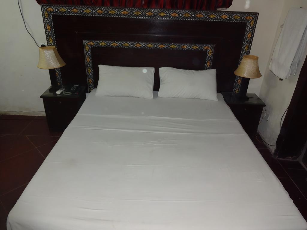 Safari Hotel Upper Mall Lahore Bagian luar foto
