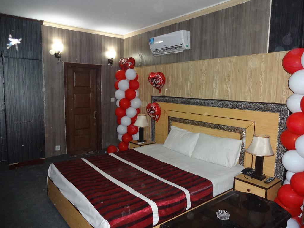 Safari Hotel Upper Mall Lahore Ruang foto
