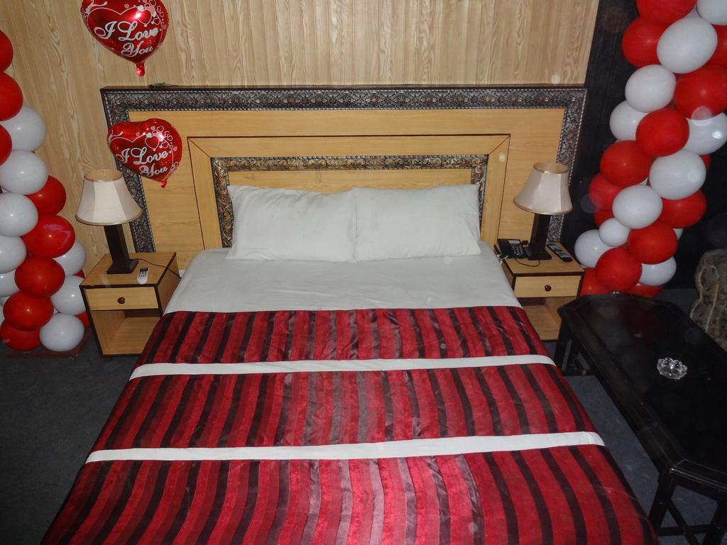 Safari Hotel Upper Mall Lahore Ruang foto