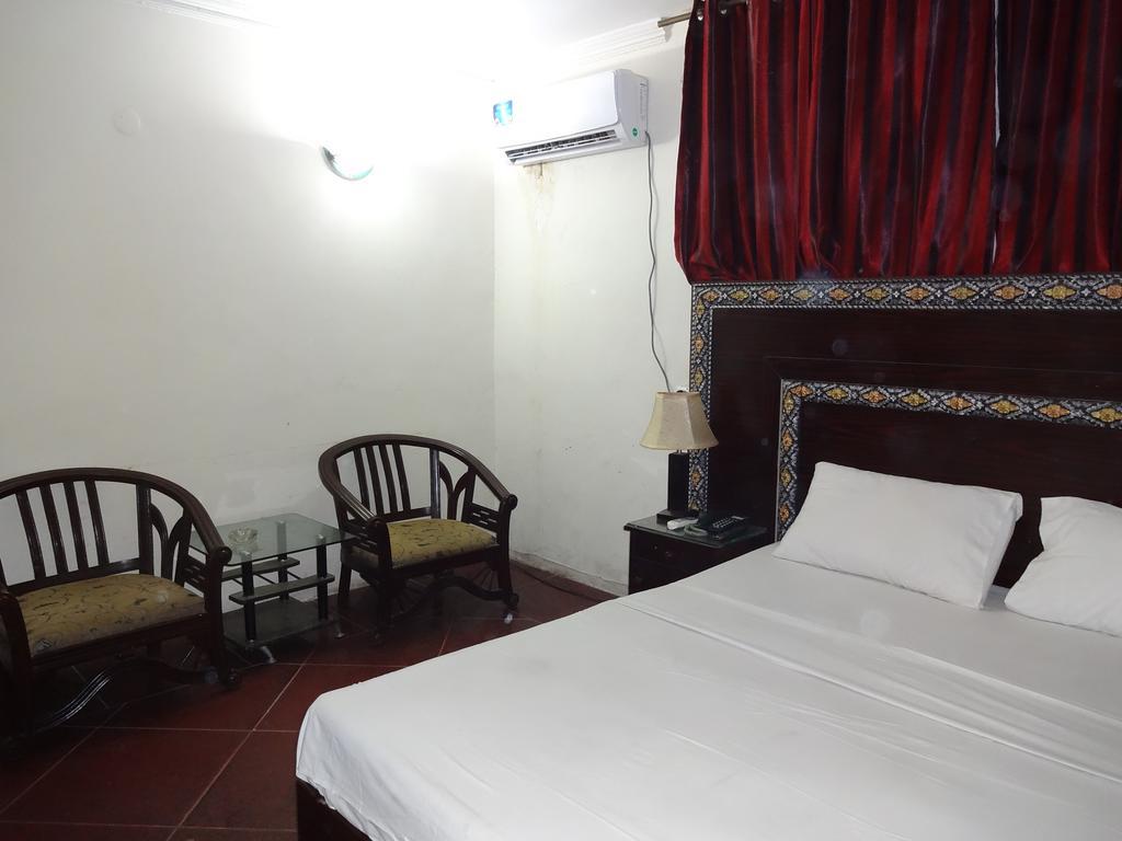 Safari Hotel Upper Mall Lahore Bagian luar foto