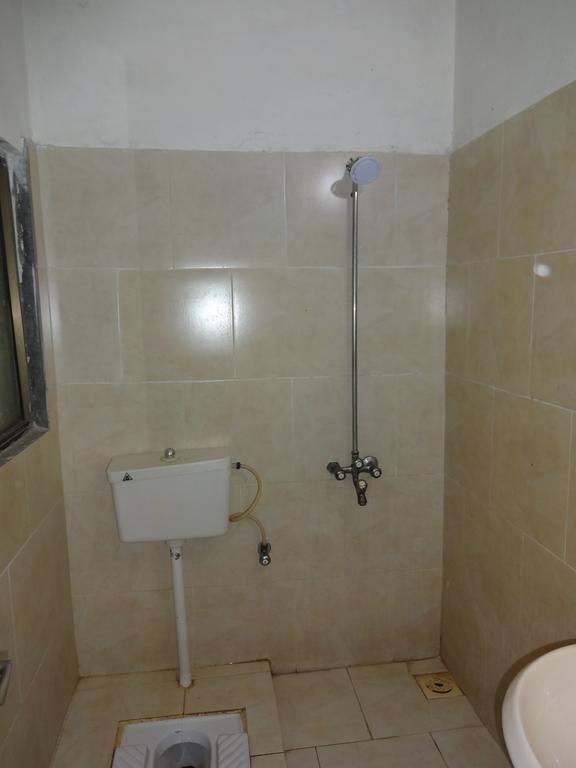 Safari Hotel Upper Mall Lahore Bagian luar foto