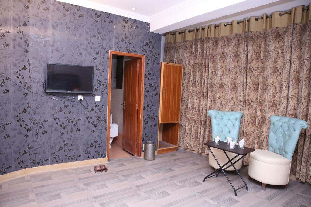 Safari Hotel Upper Mall Lahore Bagian luar foto